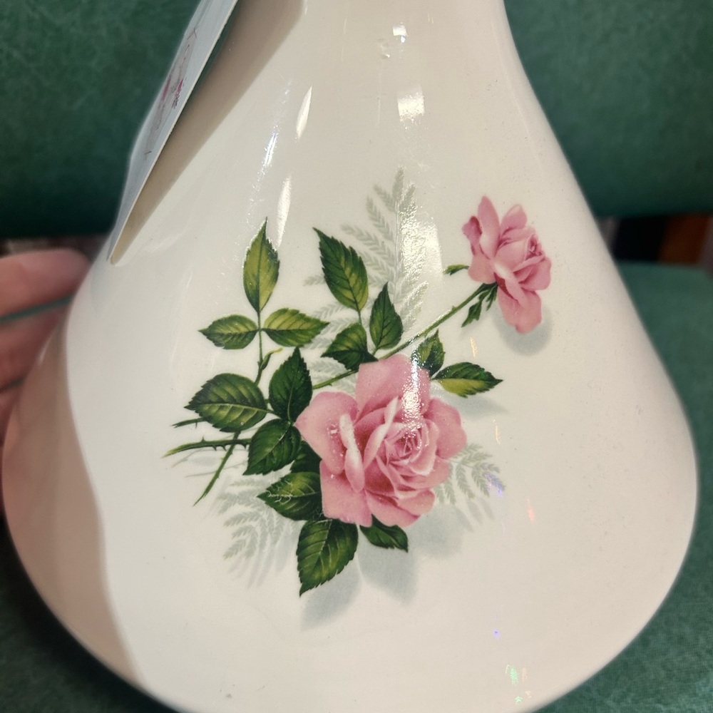Home Decor Wedgwood Hathaway knock off vase - Picture 3 of 5